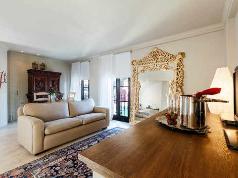 罗杰玫瑰精品酒店主图