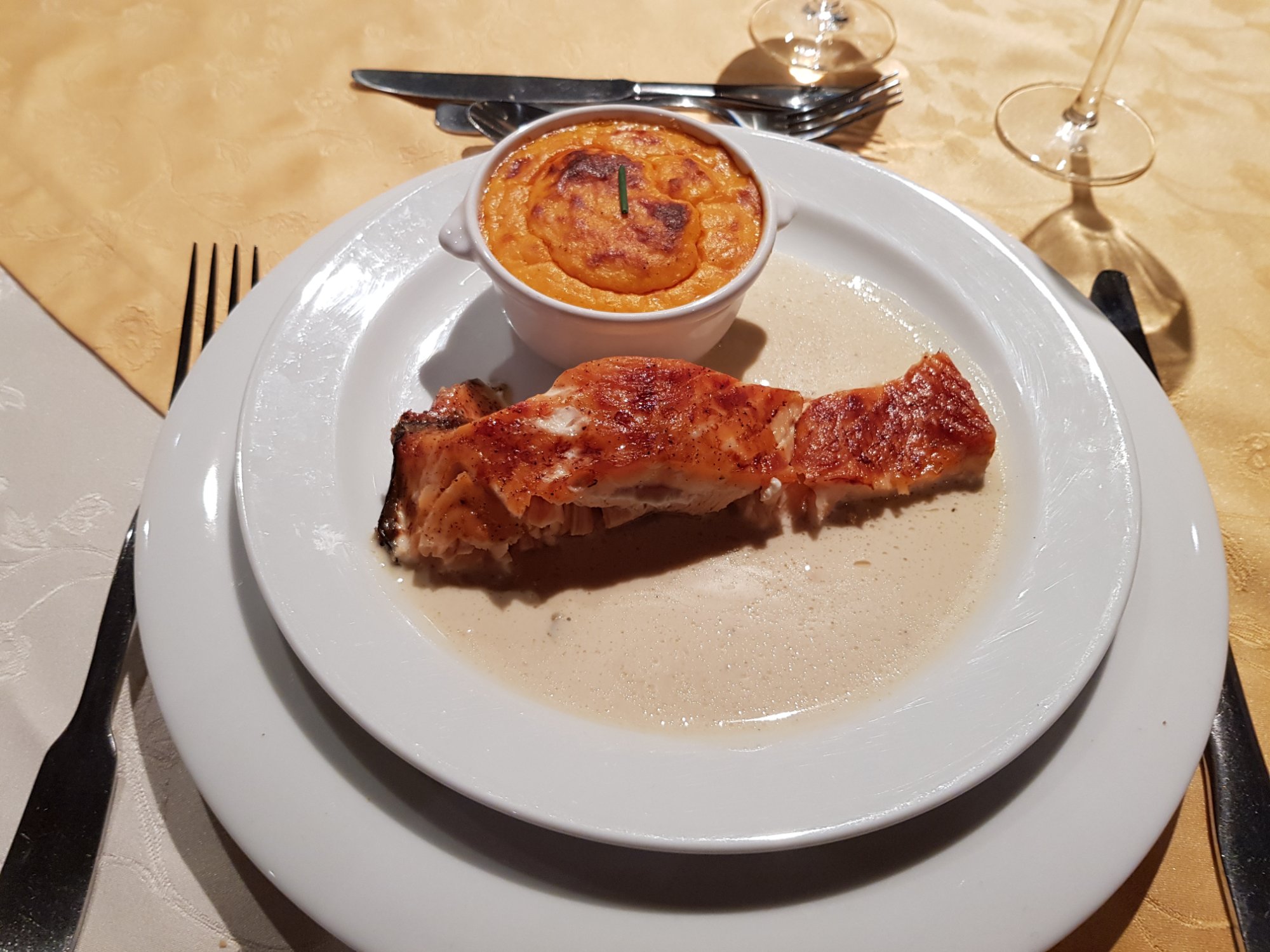 Champagne Guy Charbaut-餐饮