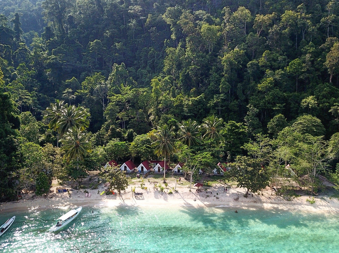 Labengki Beach Hut