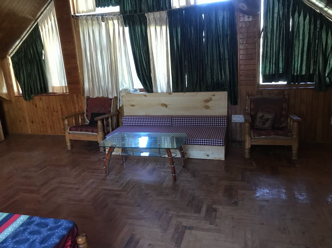 Colonel's Dacha主图