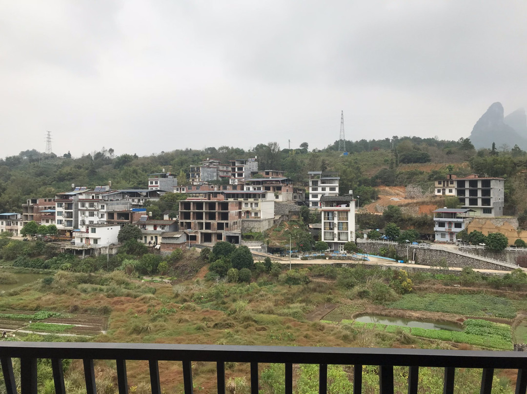 边城漓谷度假山庄主图