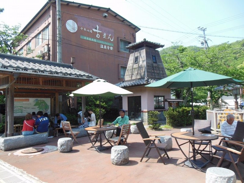 Yakushi Park Pocket Park-丰冈市必去景点