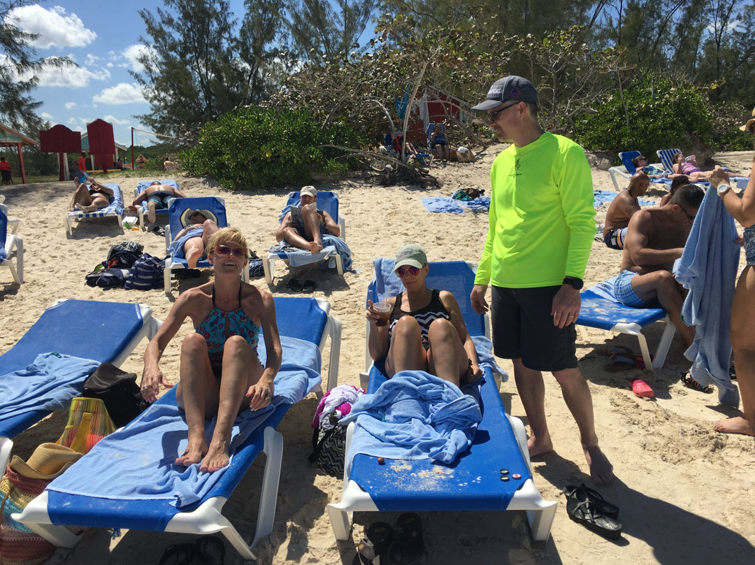 Red Stripe Beach-法尔茅斯必去景点