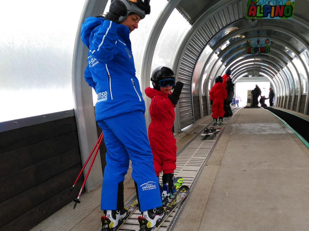 Escuela Universal Esqui & Snowboard景点图片