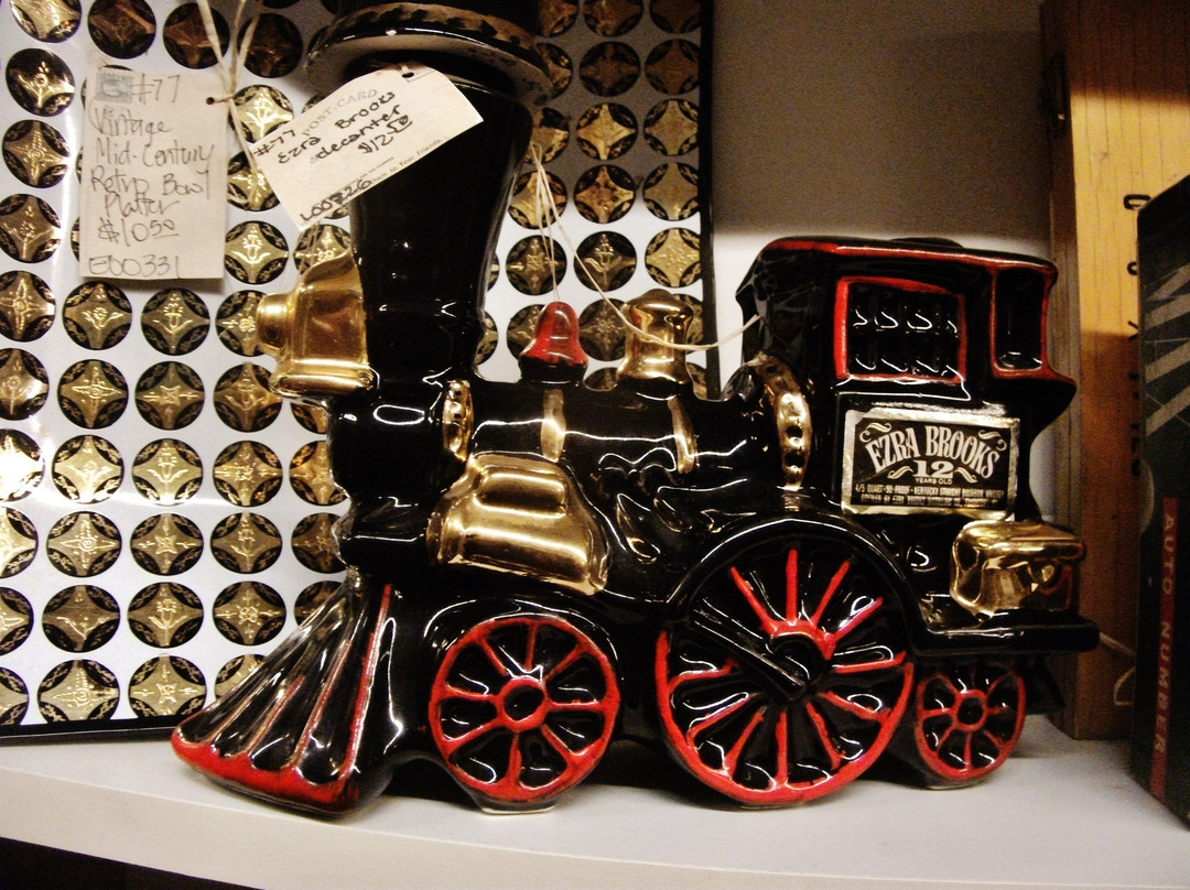 McMinnville Antiques Mall景点图片