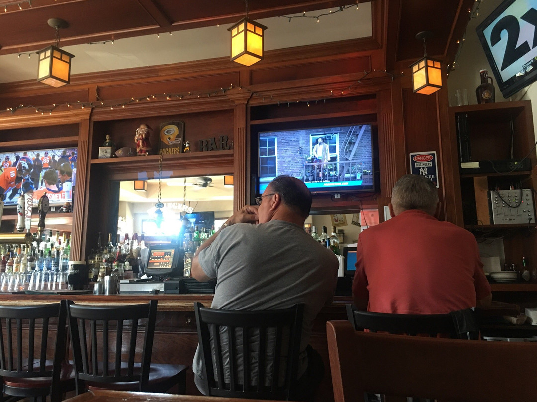 Dillingers Pub & Grill