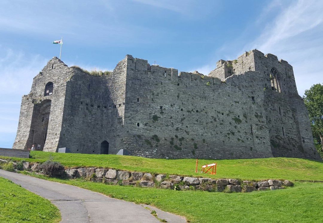 Oystermouth Castle景点图片