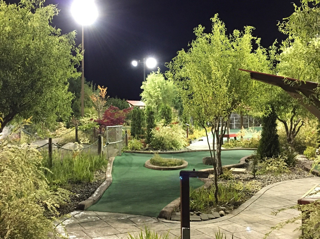 Hi-Knoll Driving Range & Mini-Golf-素里必去景点