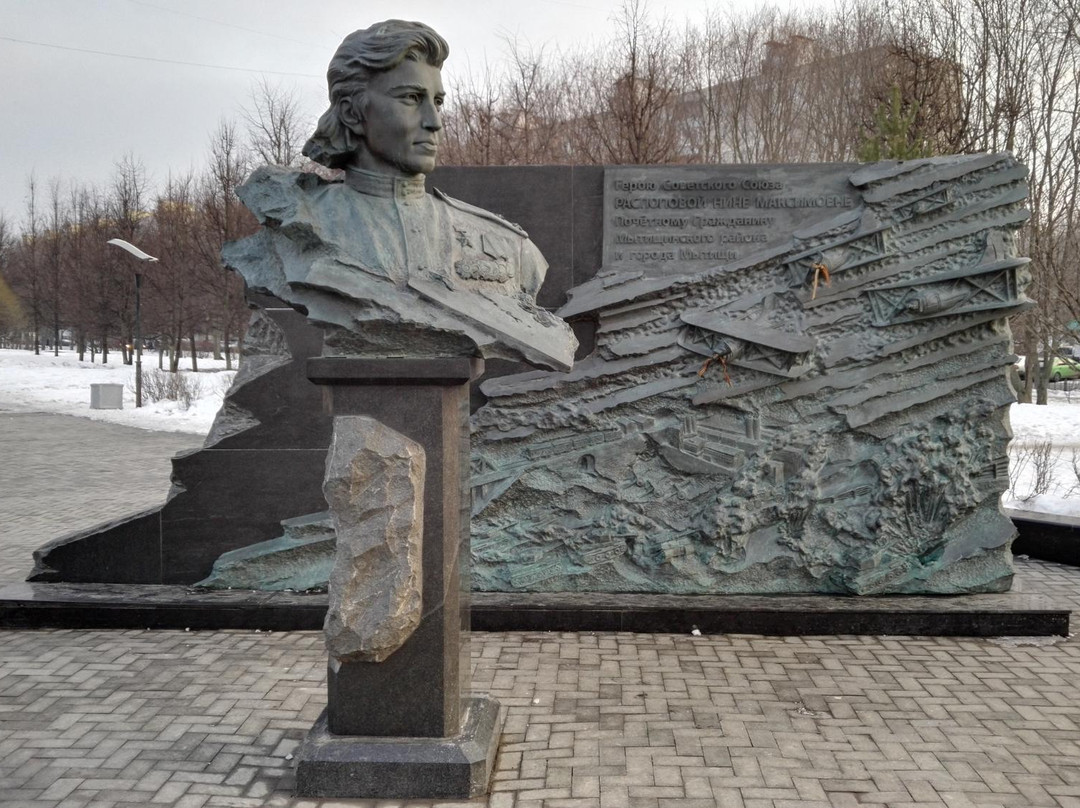 Monument to Raspopova景点图片