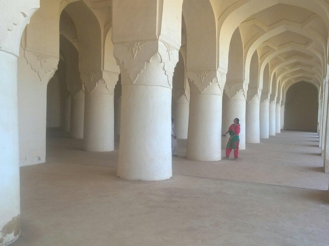 Solah Khamba Mosque景点图片