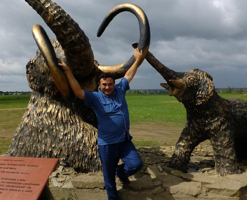 Sculpture Mammoths景点图片