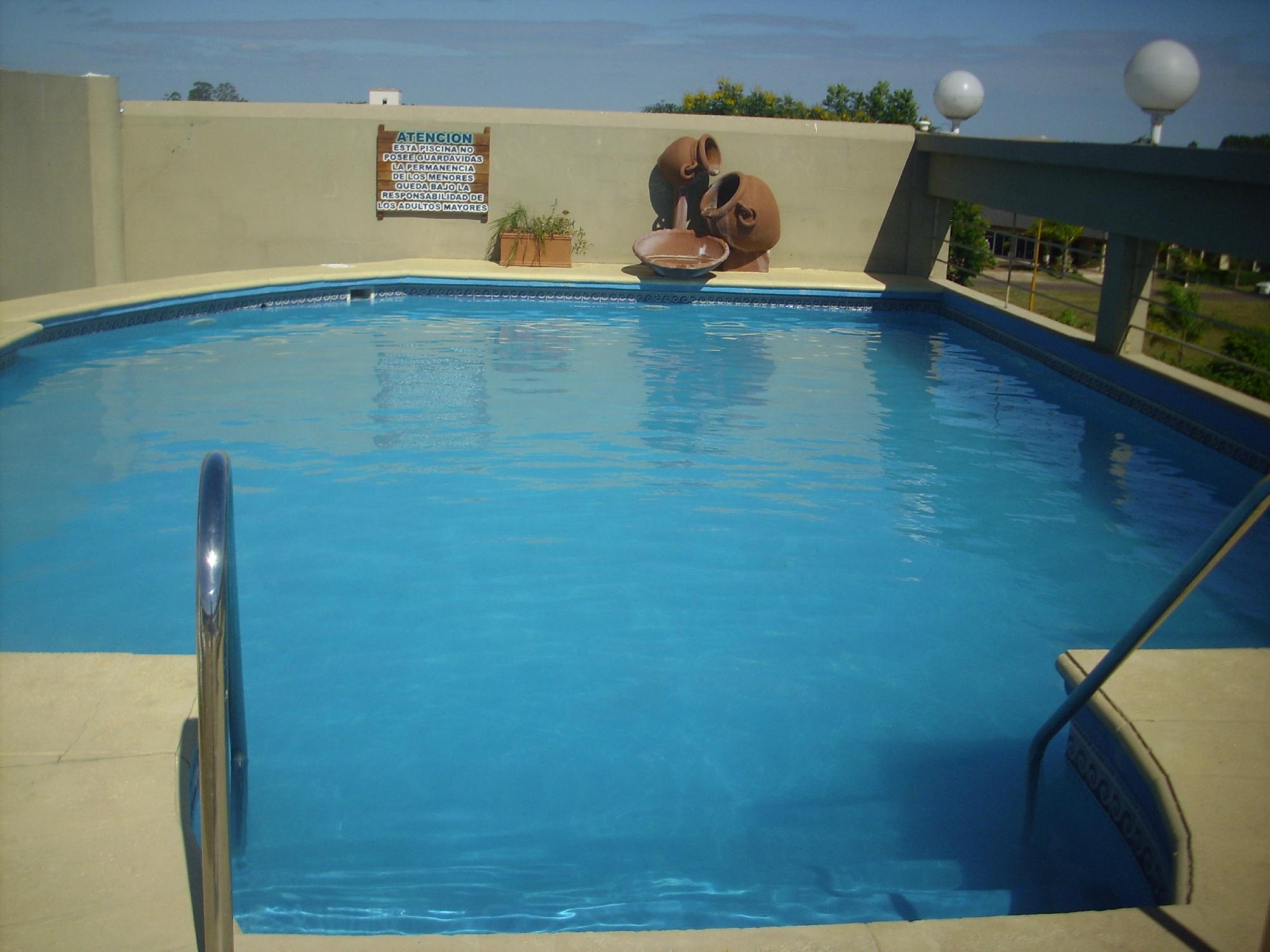 Apart Hotel La Bahia-泳池