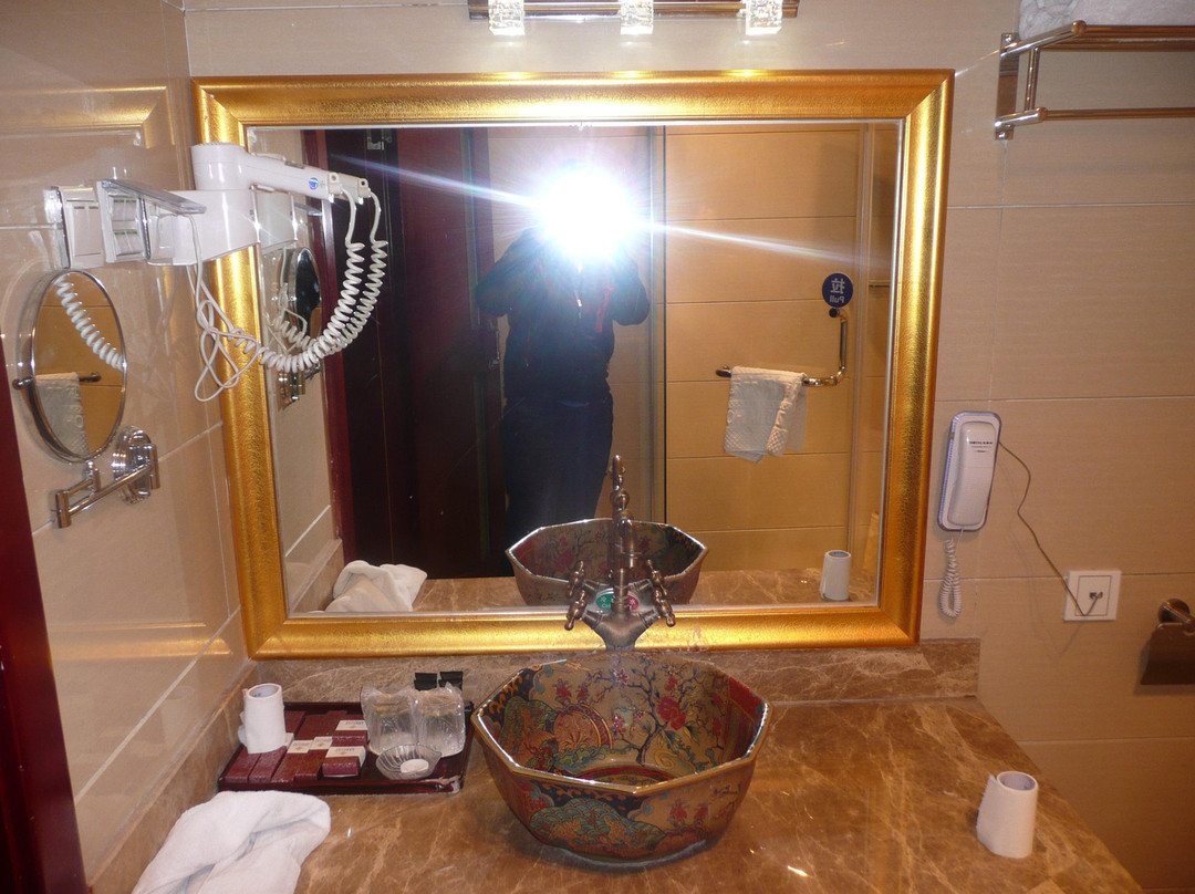 黄河源假日饭店主图