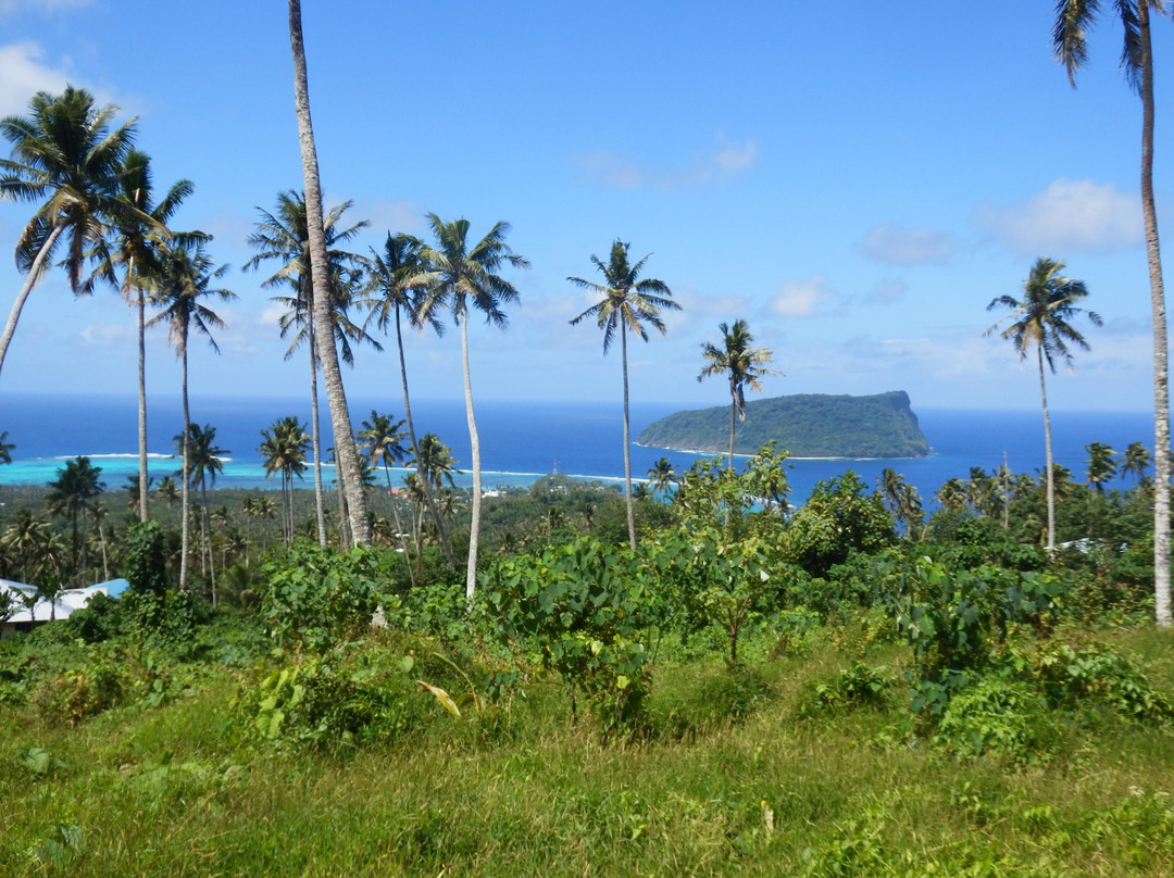 萨摩亚旅游景点-Lalomanu Crater Walk