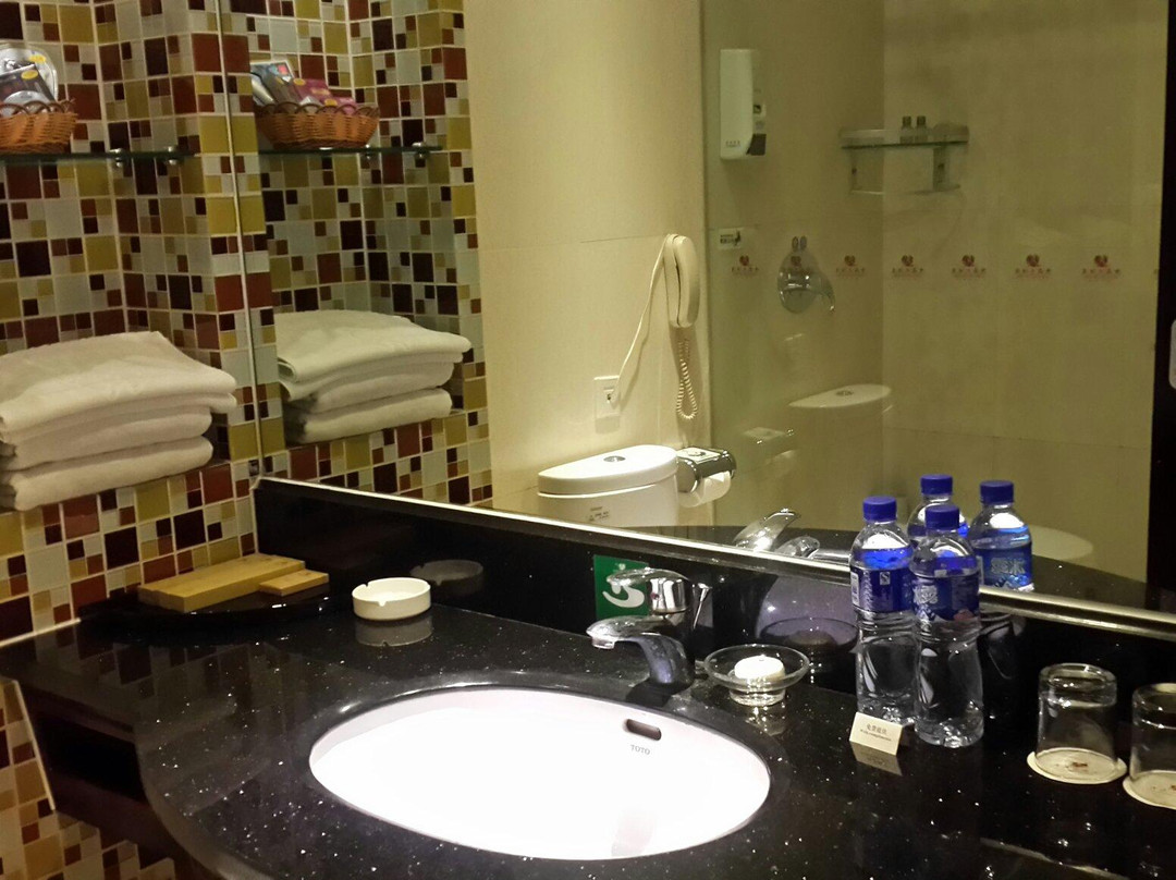 隆鑫大酒店主图