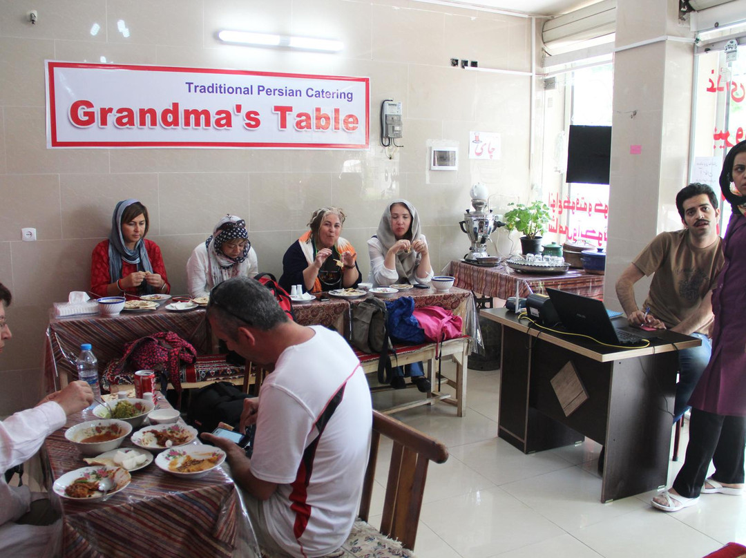 Shahin Shahr餐馆和美食-Grandma's Table
