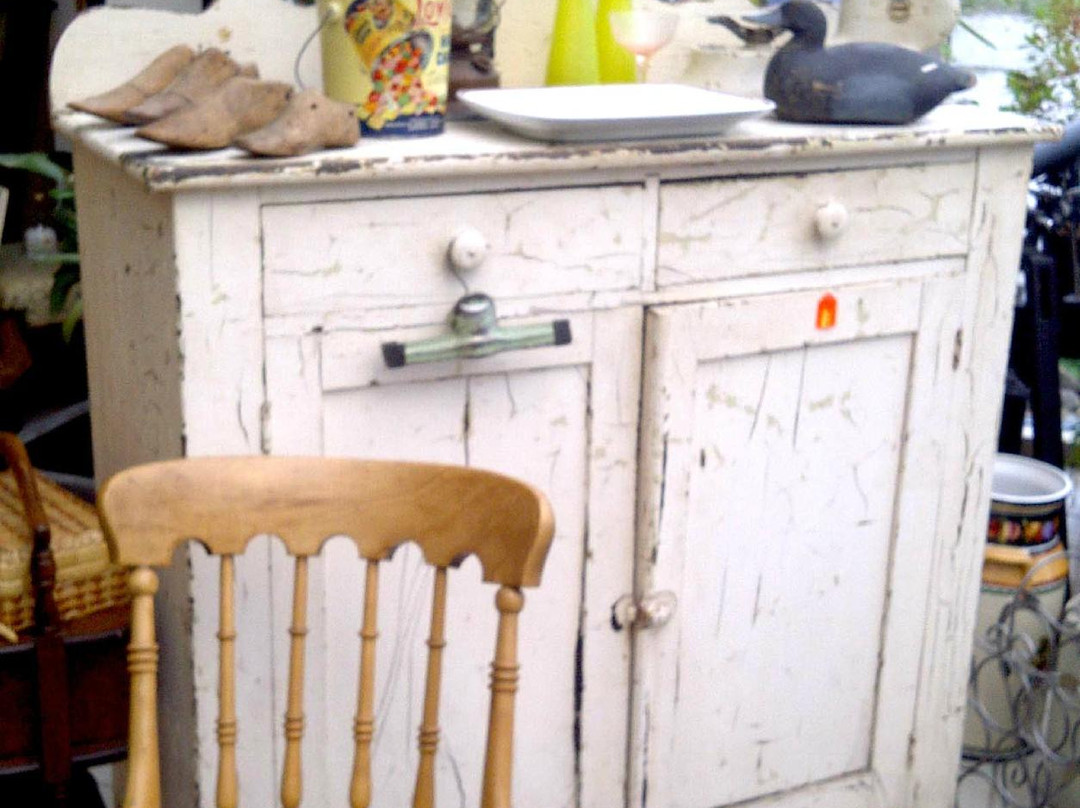 The Electric Garage Sale-Orangeville必去景点