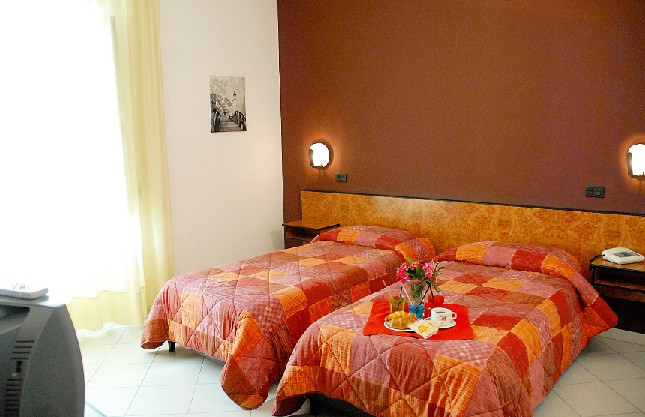 Rossano Stazione酒店住宿-Hotel Scigliano