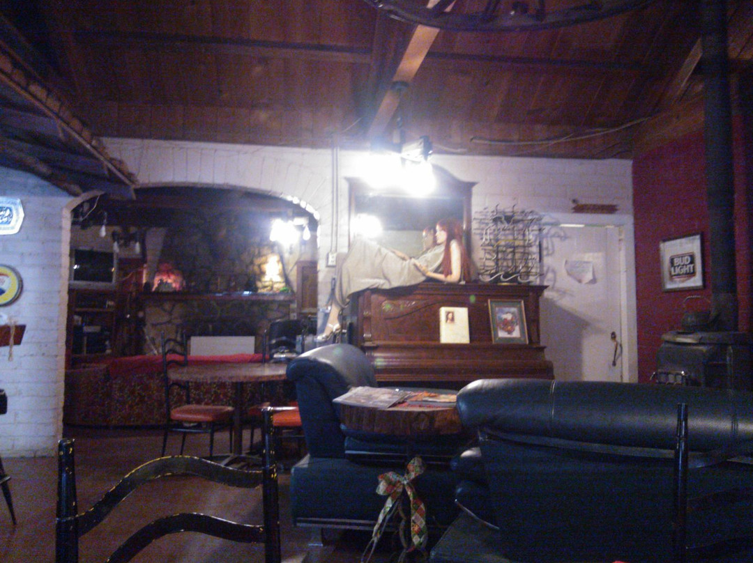 Cyndi's Snowline Lodge