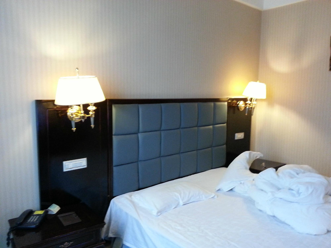 御泉大酒店主图