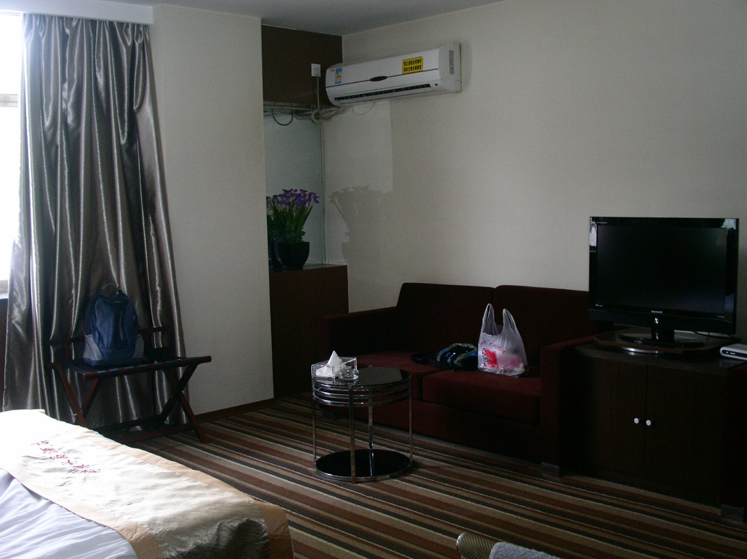 柠檬水晶酒店主图