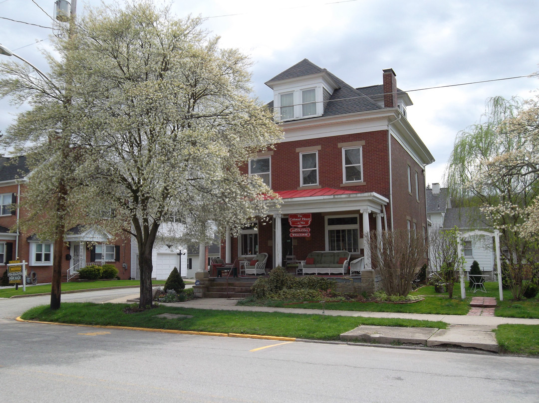 Colonial House on Main Bed & Breakfast主图