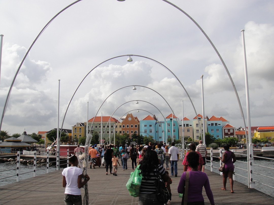 艾玛女王浮桥-威廉斯塔德必去景点