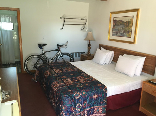 Loma酒店住宿-H Motel