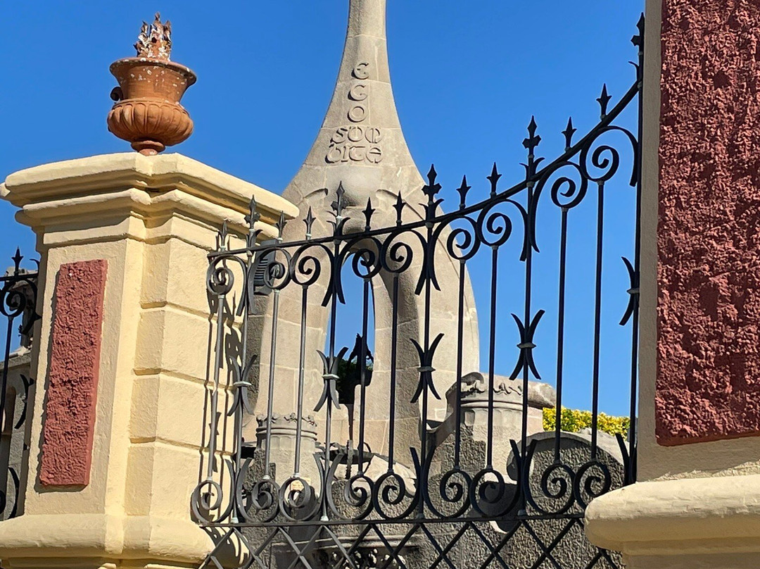 Modernist Cemetery景点图片