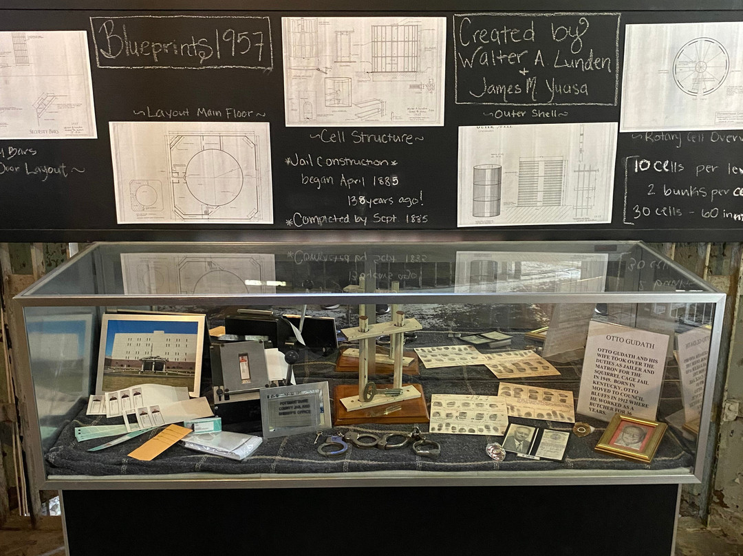 Squirrel Cage Jail-康瑟尔布拉夫斯必去景点