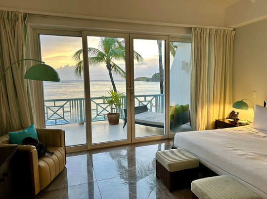 卡莱尔湾酒店主图