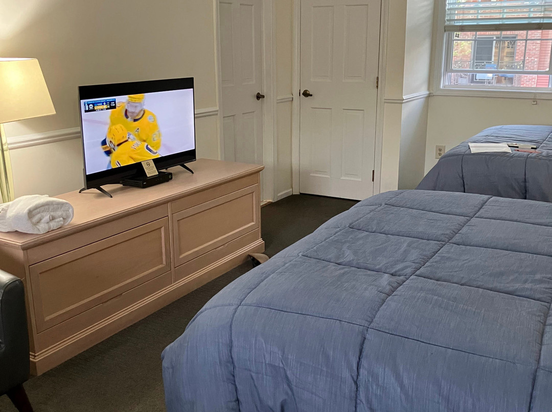 Old Harbor Inn主图