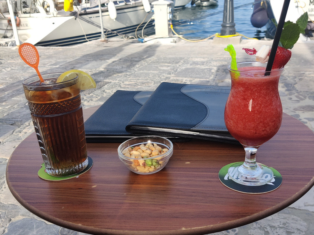 Corner Bar Pythagorio景点图片