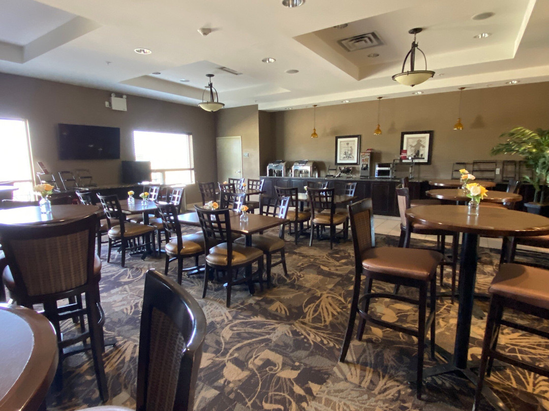 奥克托克斯贝斯特韦斯特优质套房酒店主图