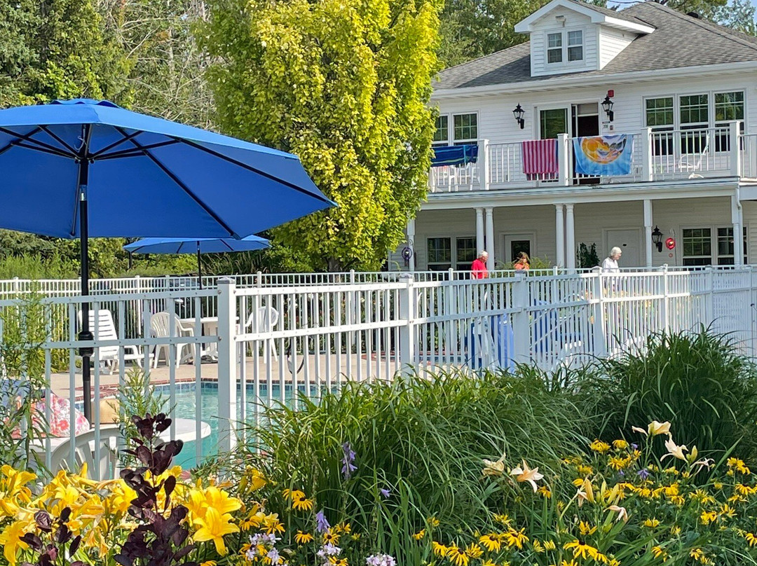 Bay Breeze Resort主图