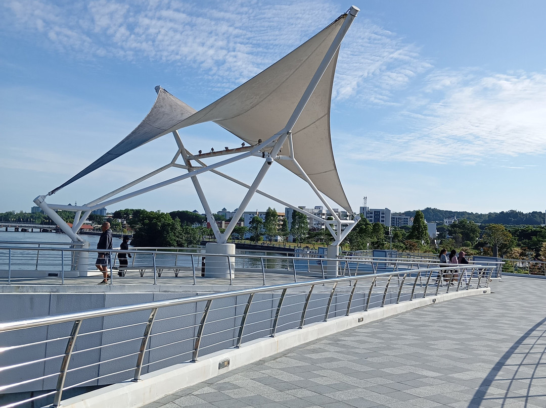Sultan Omar Ali Saifuddien Pedestrian Bridge景点图片