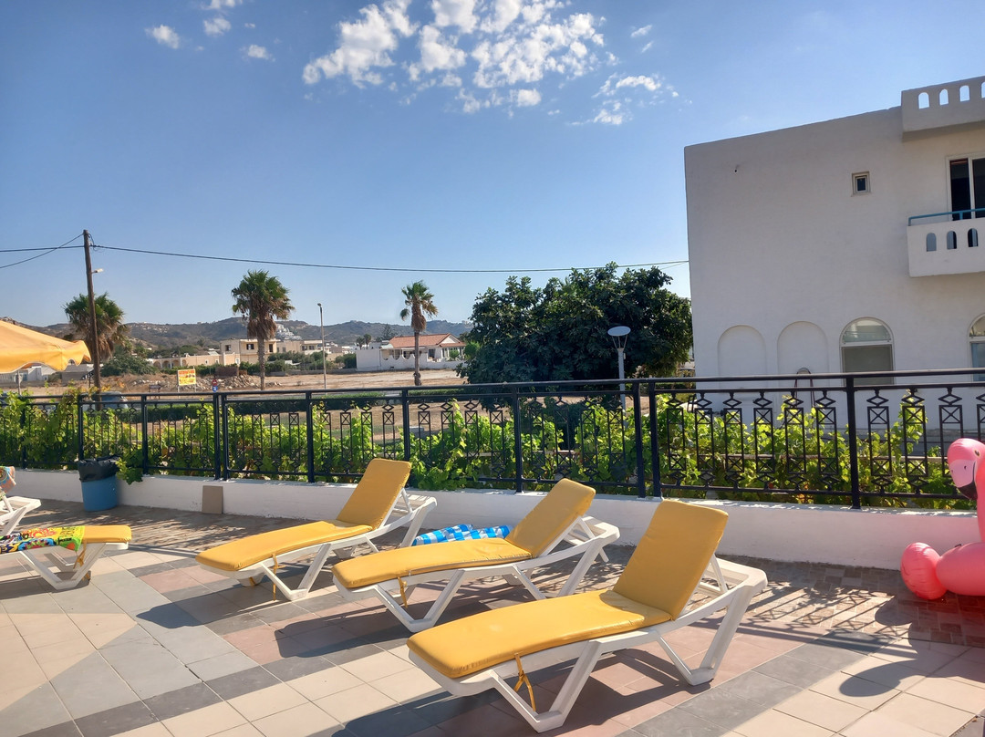 Kamari Bay Hotel主图