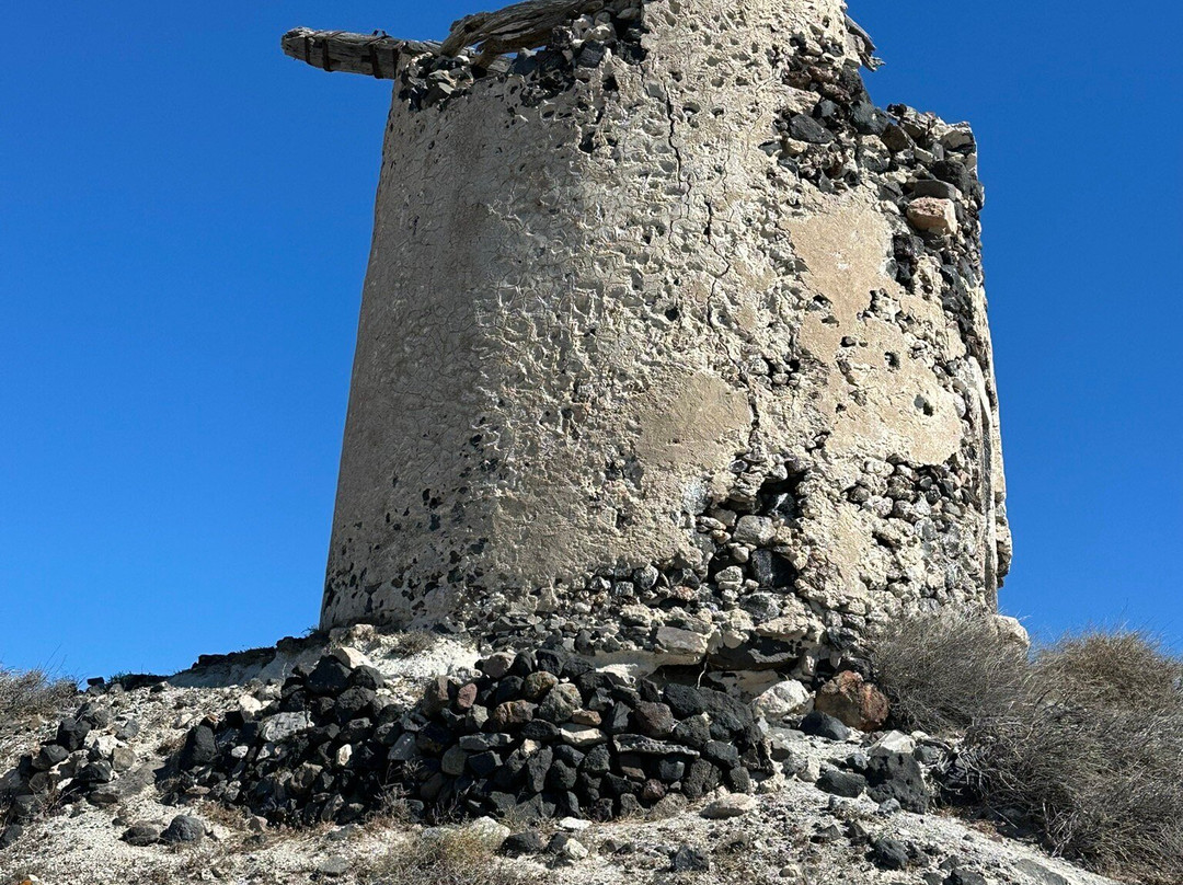 Windmills of Emporio景点图片
