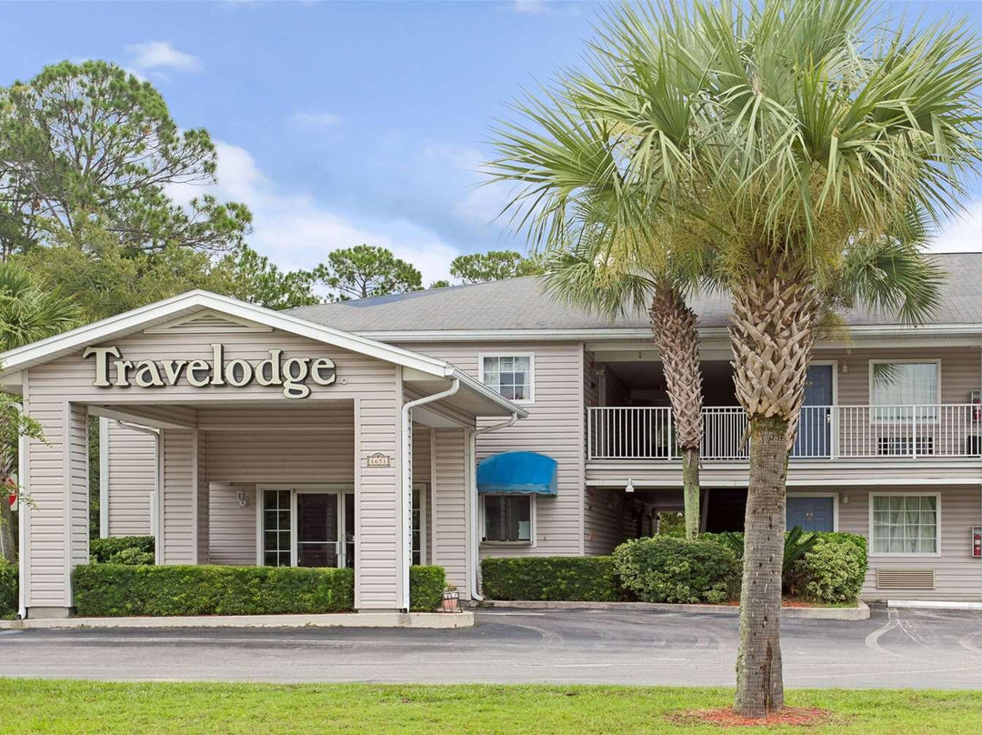 Travelodge Suites by Wyndham MacClenny