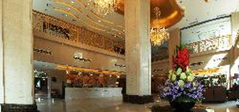 新西亚大酒店主图