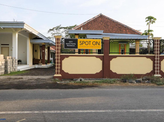 SPOT ON 2371 Islami Family Residence