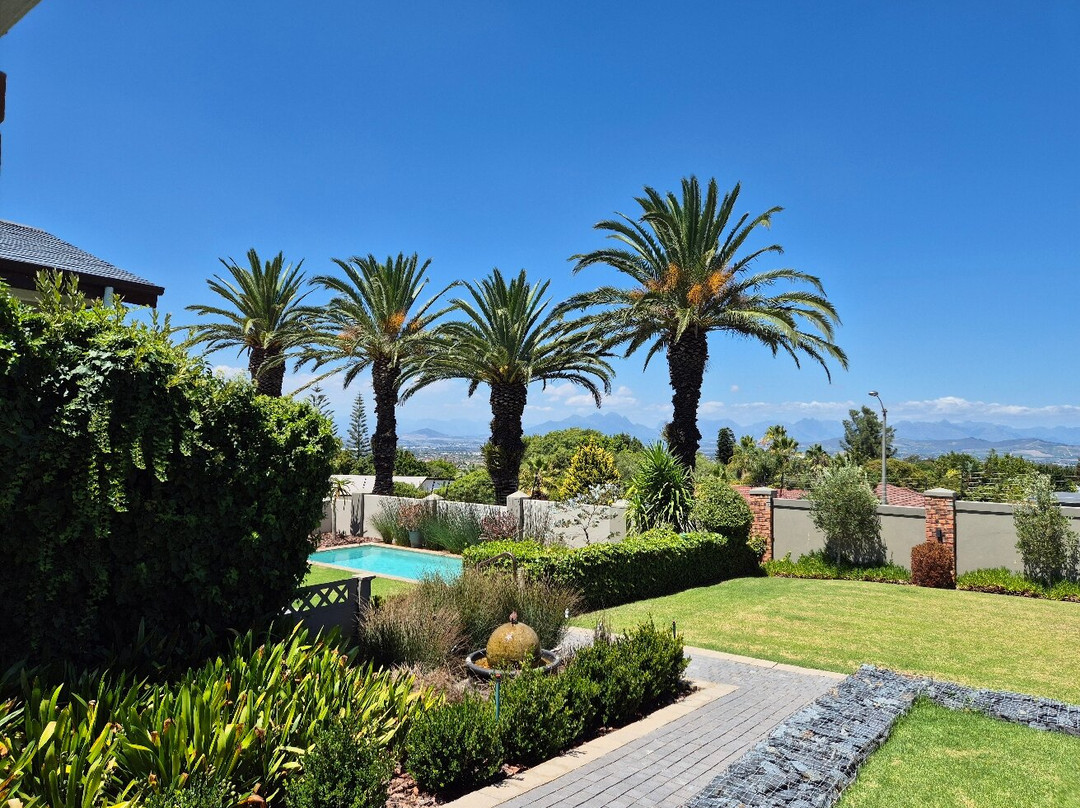 Four Palms Accommodation主图