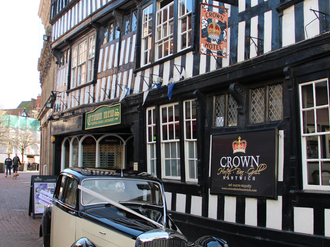 The Crown Hotel主图