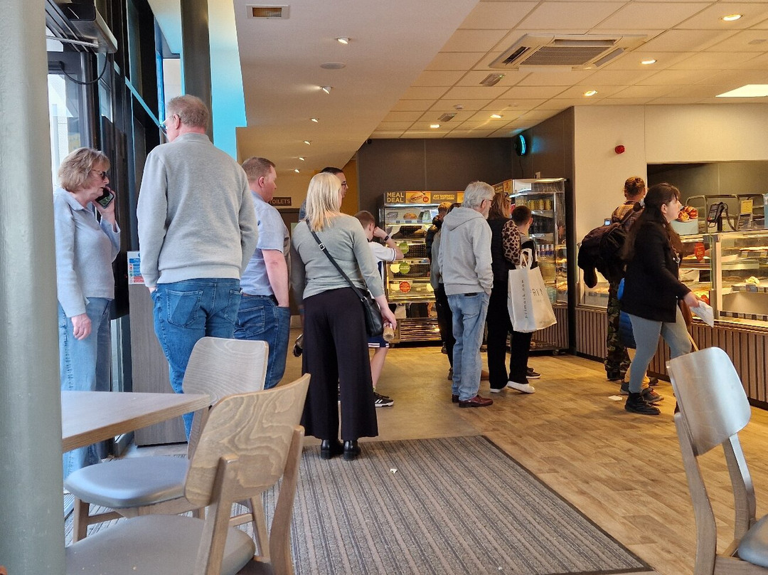 Monks Cross Shopping景点图片