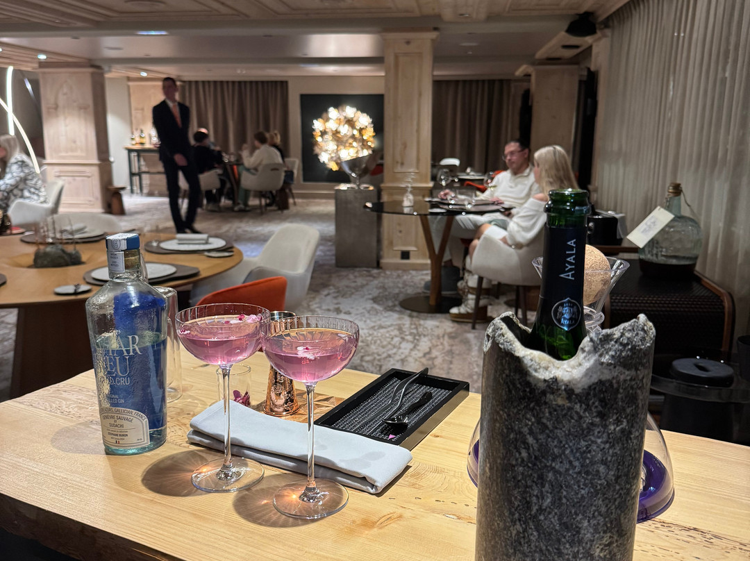 夏必秋酒店主图