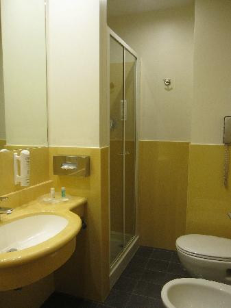 米兰加里波底门车站假日酒店主图