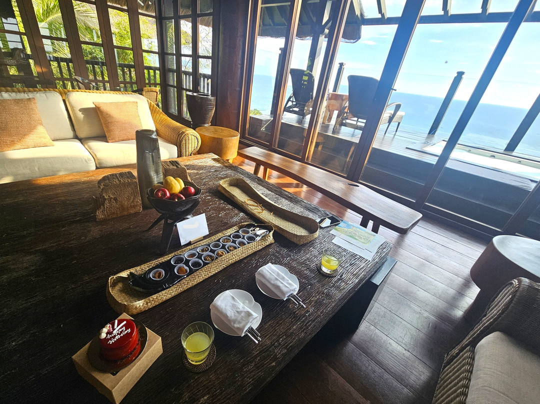 香格里拉长滩岛度假酒店主图