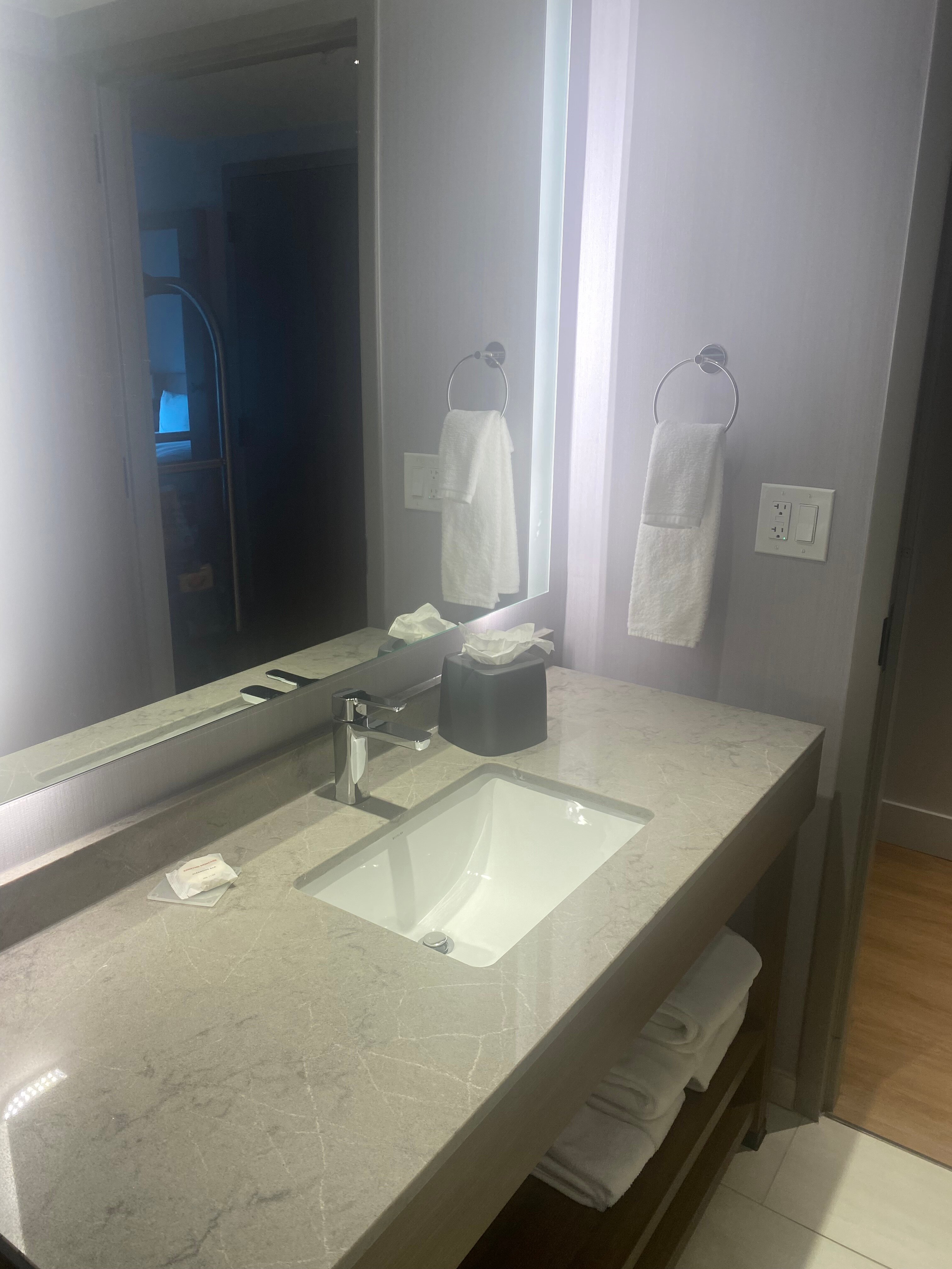 Hyatt Place Melbourne Airport-浴室