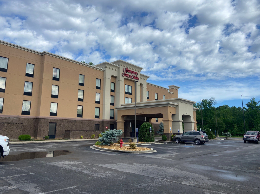Hampton Inn & Suites Manchester主图