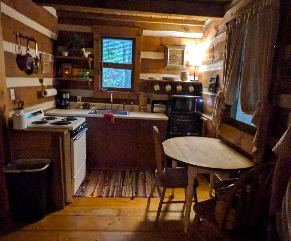 Fiddler's Roost Bed & Breakfast Cabins主图